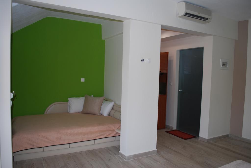 Family House Emerald Ліменарія Екстер'єр фото